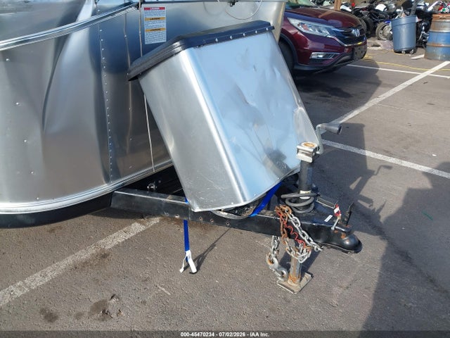Airstream Other 2018 1STVRTF17JJ541203 Image 12