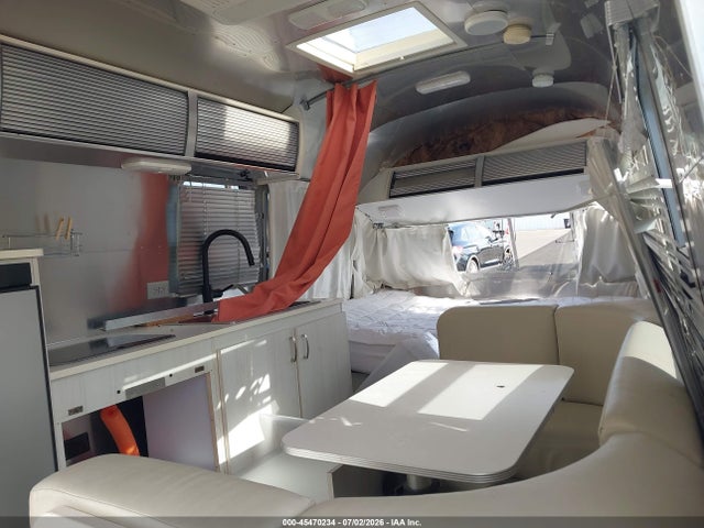 Airstream Other 2018 1STVRTF17JJ541203 Image 5