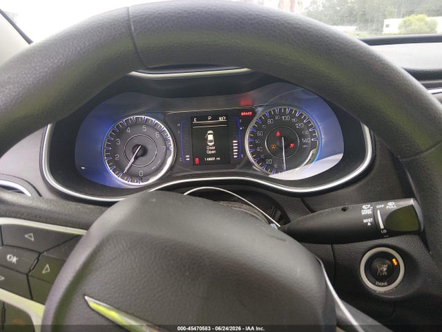 Продаж на аукціоні авто 2015 Chrysler 200 Limited, vin: 1C3CCCAB1FN577447, номер лоту: 45470583