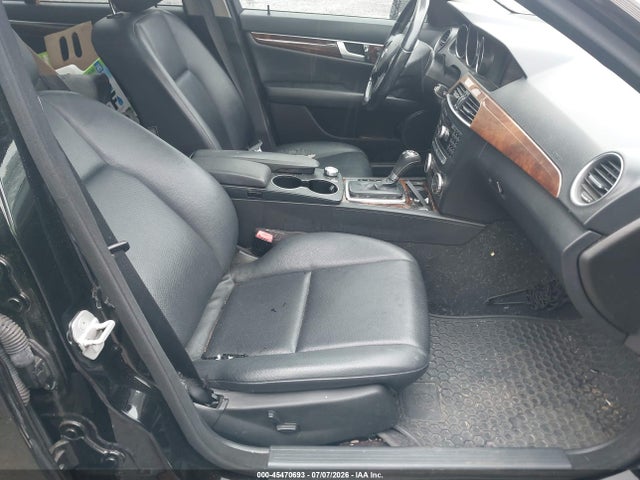 Продажа на аукционе авто 2013 Mercedes-benz C 300 Luxury 4matic, vin: WDDGF8AB2DR283374, номер лота: 45470693