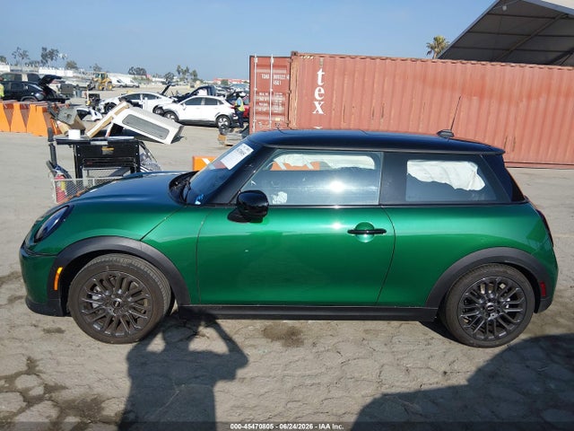 Продаж на аукціоні авто 2026 Mini Hardtop Cooper, vin: WMW13GD01T2X89716, номер лоту: 45470805