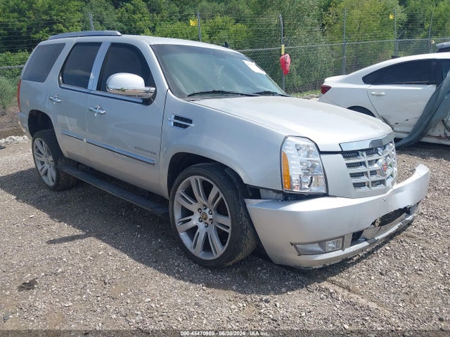 45470900 :رقم المزاد ، 1GYS4CEF0BR161162 vin ، 2011 Cadillac Escalade Premium مزاد بيع