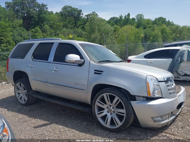 45470900 :رقم المزاد ، 1GYS4CEF0BR161162 vin ، 2011 Cadillac Escalade Premium مزاد بيع
