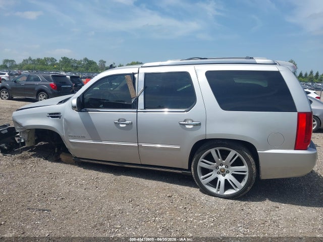 45470900 :رقم المزاد ، 1GYS4CEF0BR161162 vin ، 2011 Cadillac Escalade Premium مزاد بيع