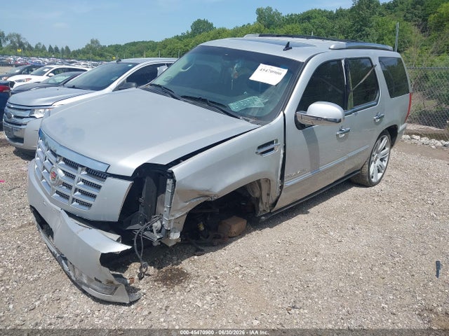 45470900 :رقم المزاد ، 1GYS4CEF0BR161162 vin ، 2011 Cadillac Escalade Premium مزاد بيع