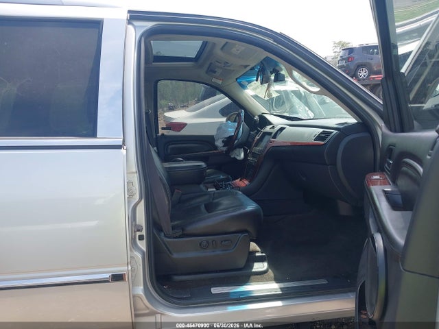 45470900 :رقم المزاد ، 1GYS4CEF0BR161162 vin ، 2011 Cadillac Escalade Premium مزاد بيع