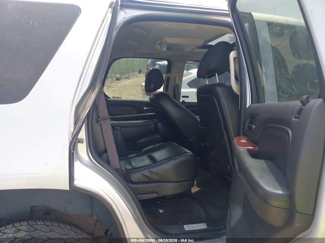 45470900 :رقم المزاد ، 1GYS4CEF0BR161162 vin ، 2011 Cadillac Escalade Premium مزاد بيع