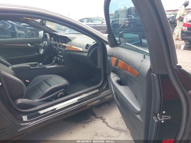 Продаж на аукціоні авто 2013 Mercedes-benz C 250, vin: WDDGJ4HB5DF956673, номер лоту: 45470973
