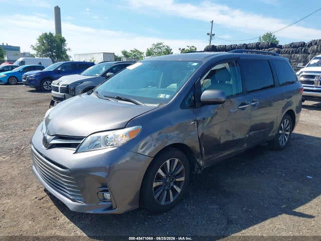 Toyota Sienna Xle 7 Passenger 2018 5TDDZ3DC9JS193468 Image 2