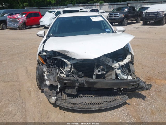 2T1BURHE0FC443345 Toyota Corolla S Plus