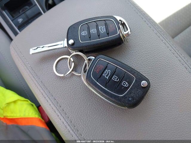 KM8J2CA40JU680957 Hyundai TUCSON SE
