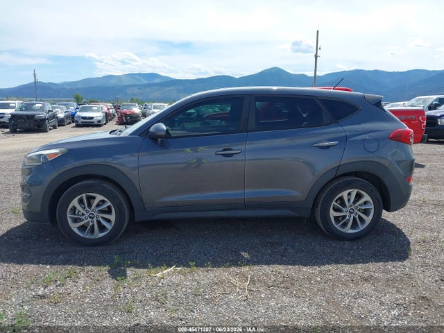 KM8J2CA40JU680957 Hyundai TUCSON SE