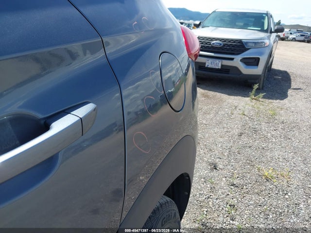 KM8J2CA40JU680957 Hyundai TUCSON SE