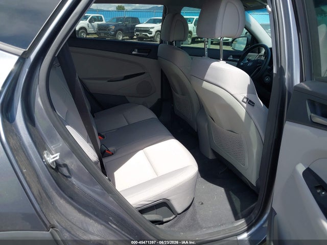KM8J2CA40JU680957 Hyundai TUCSON SE