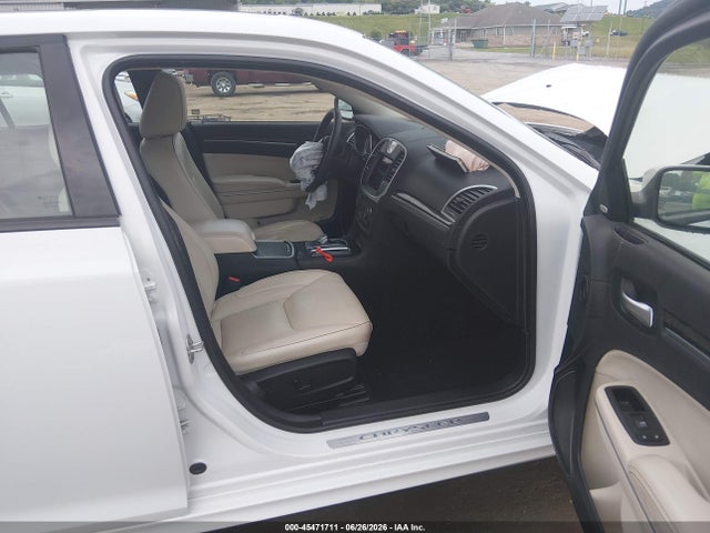 45471711 :رقم المزاد ، 2C3CCASG6PH677682 vin ، 2023 Chrysler 300 Touring L Awd مزاد بيع