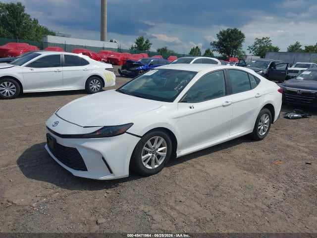 Toyota CAMRY LE 2025 4T1DAACK4SU004626 Image 2