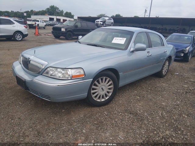 Auction sale of the 2005 Lincoln Town Car Signature, vin: 1LNHM81W85Y605977, lot number: 45472033