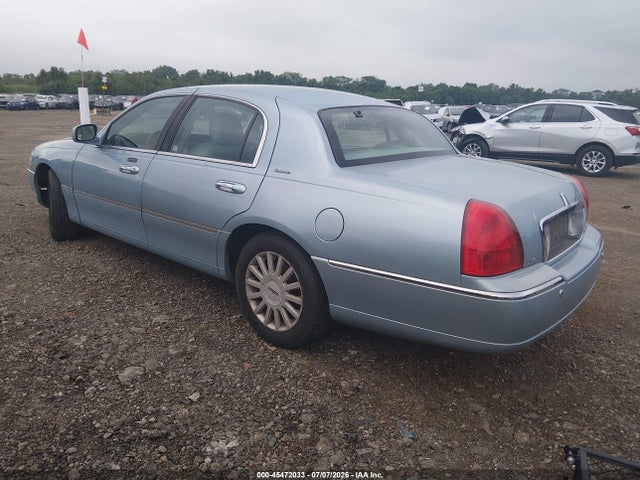 Auction sale of the 2005 Lincoln Town Car Signature, vin: 1LNHM81W85Y605977, lot number: 45472033