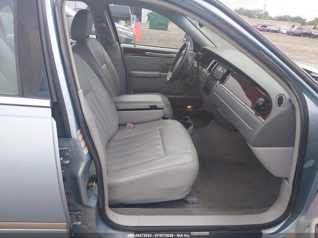 Auction sale of the 2005 Lincoln Town Car Signature, vin: 1LNHM81W85Y605977, lot number: 45472033