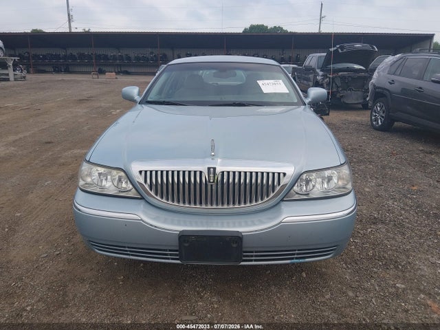 Auction sale of the 2005 Lincoln Town Car Signature, vin: 1LNHM81W85Y605977, lot number: 45472033