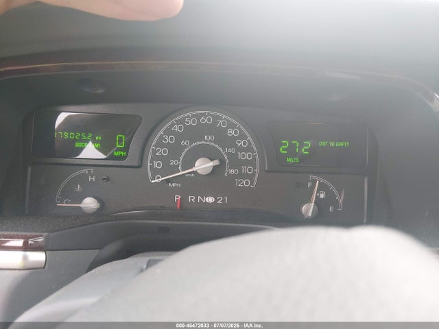 Auction sale of the 2005 Lincoln Town Car Signature, vin: 1LNHM81W85Y605977, lot number: 45472033