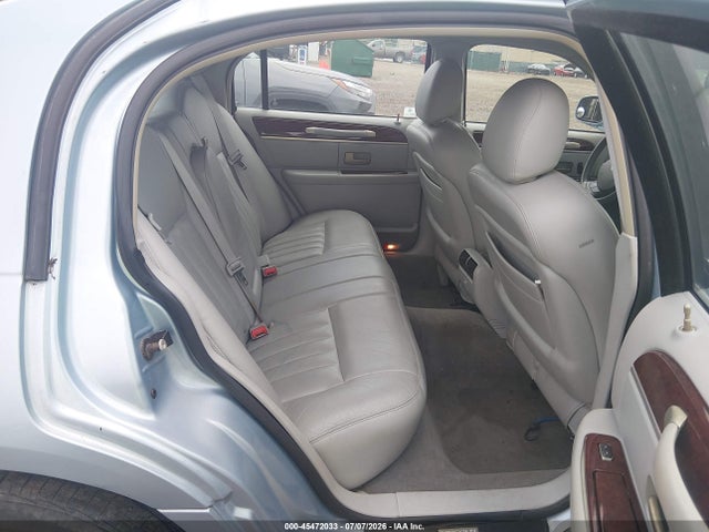 Auction sale of the 2005 Lincoln Town Car Signature, vin: 1LNHM81W85Y605977, lot number: 45472033