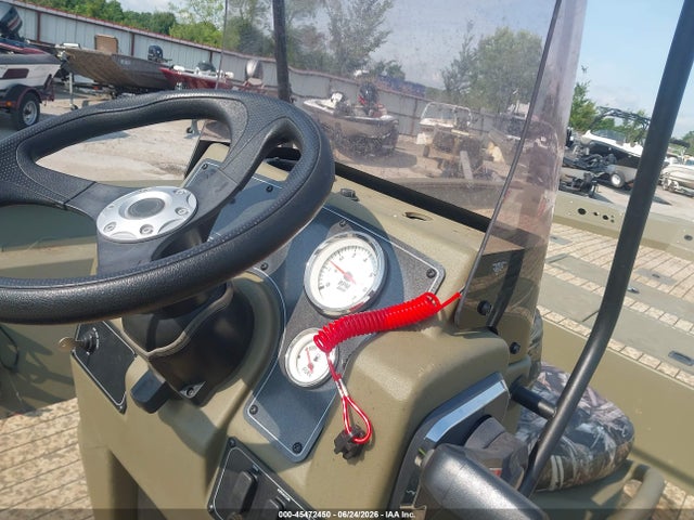 45472450 :رقم المزاد ، BUJ49060I122 vin ، 2022 Tracker Marine 21' مزاد بيع