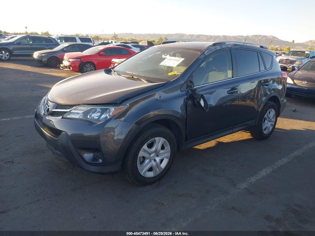 Toyota RAV4 LE 2015 JTMZFREV3FJ050389 Image 2