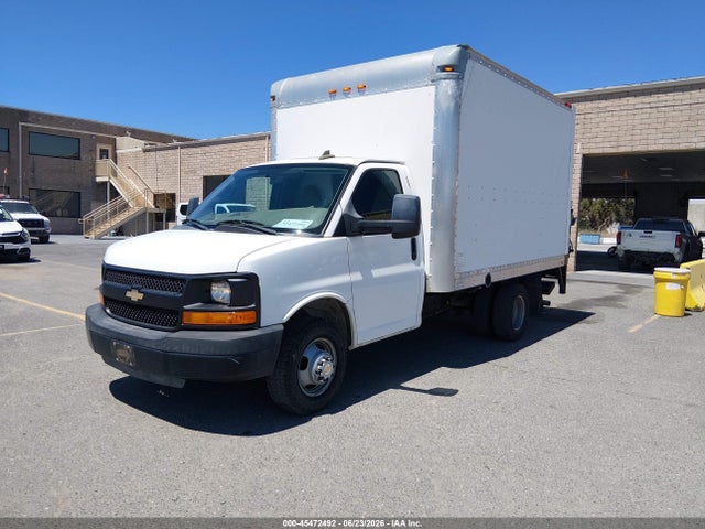 Chevrolet Express Cutaway 3500 2016 1GB3GRCG7G1260801 Image 2
