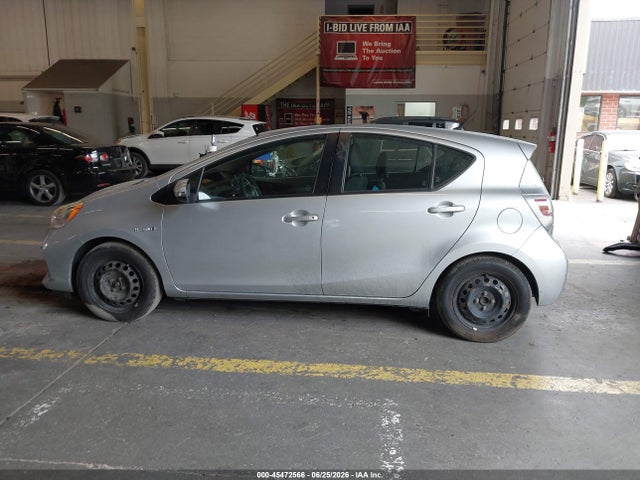 Toyota Prius C Two 2014 JTDKDTB39E1558257 Image 13