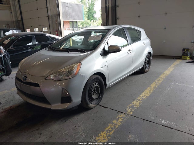 Toyota Prius C Two 2014 JTDKDTB39E1558257 Image 2