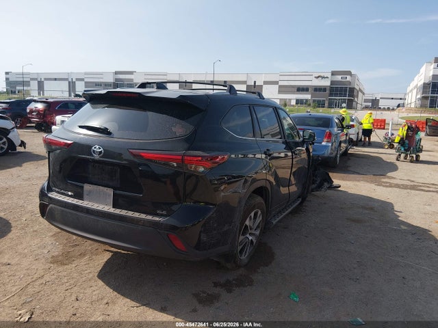 2024 Toyota Highlander Xle მანქანა იყიდება აუქციონზე, vin: 5TDKDRAH7RS052127, აუქციონის ნომერი: 45472641