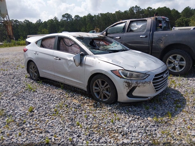 2018 5NPD84LF2JH339722 main image