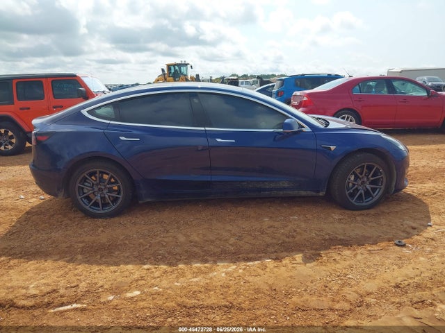 45472728 :رقم المزاد ، 5YJ3E1EB0JF075198 vin ، 2018 Tesla Model 3 Long Range/performance مزاد بيع