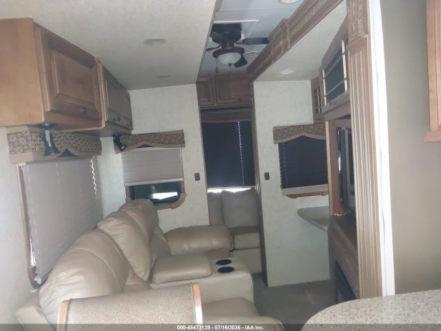 45473129 :رقم المزاد ، 5SFBG4027DE252850 vin ، 2013 Heartland Landmark مزاد بيع