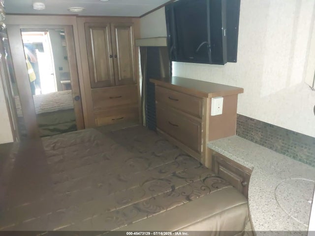 45473129 :رقم المزاد ، 5SFBG4027DE252850 vin ، 2013 Heartland Landmark مزاد بيع