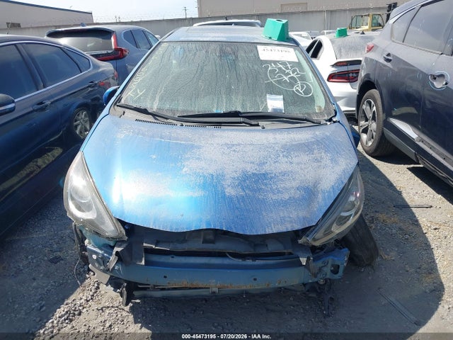 Toyota Prius C Three 2016 JTDKDTB38G1136743 Image 13