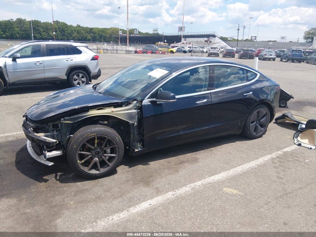 Tesla Model 3 Long Range/performance 2018 5YJ3E1EB1JF095007 Image 2
