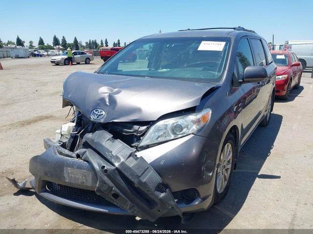 Toyota Sienna Le 7 Passenger 2017 5TDJZ3DC3HS164836 Image 2