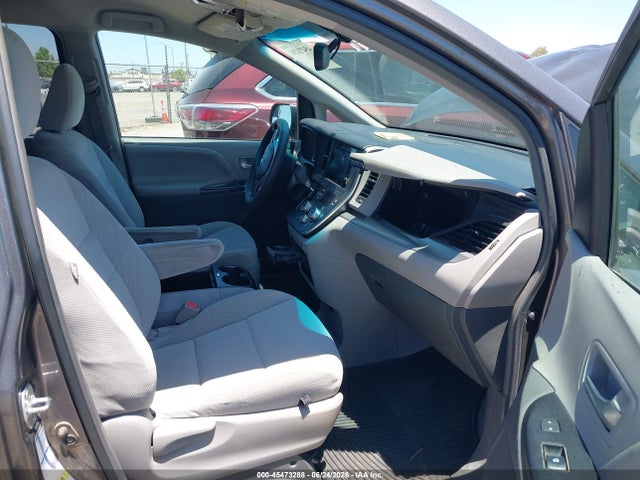 Toyota Sienna Le 7 Passenger 2017 5TDJZ3DC3HS164836 Image 5