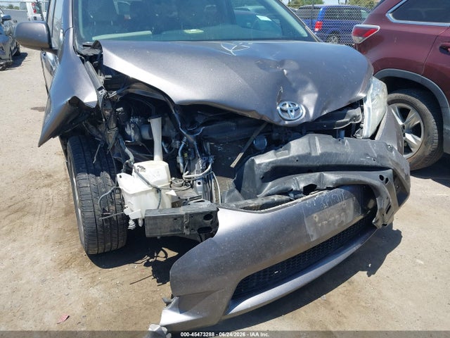 Toyota Sienna Le 7 Passenger 2017 5TDJZ3DC3HS164836 Image 6