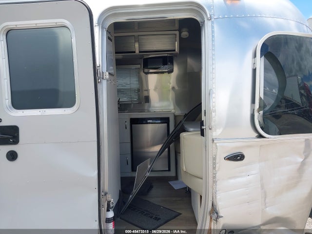 Airstream Other 2019 1STHRAC10KJ547903 Image 5