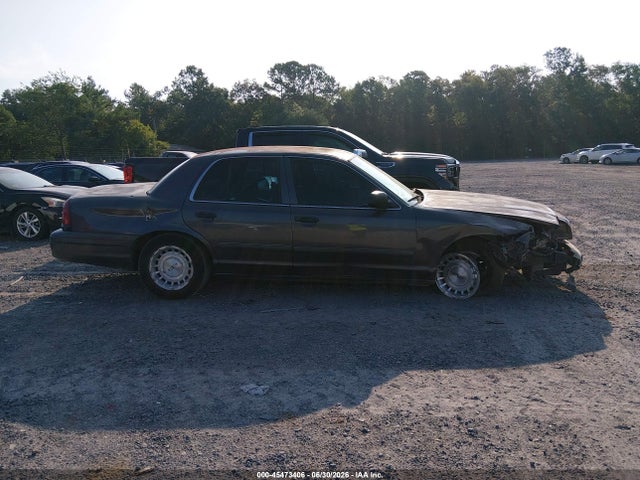 2000 Ford Crown Victoria Police Interceptor მანქანა იყიდება აუქციონზე, vin: 2FAFP71WXYX167325, აუქციონის ნომერი: 45473406