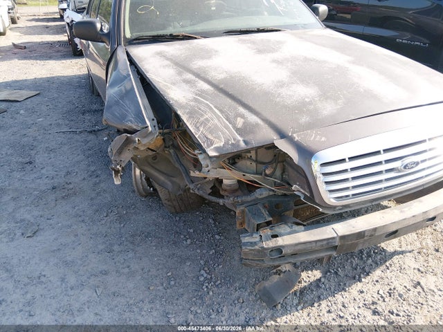 2000 Ford Crown Victoria Police Interceptor მანქანა იყიდება აუქციონზე, vin: 2FAFP71WXYX167325, აუქციონის ნომერი: 45473406