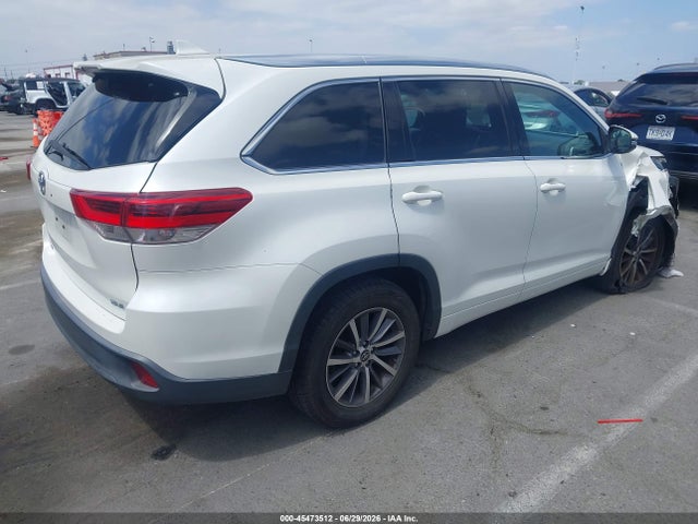 Toyota Highlander Xle 2018 5TDKZRFH2JS527858 Image 4