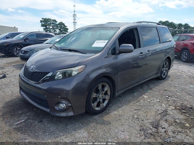 2011 Toyota Sienna Se მანქანა იყიდება აუქციონზე, vin: 5TDXK3DC2BS076155, აუქციონის ნომერი: 45473530