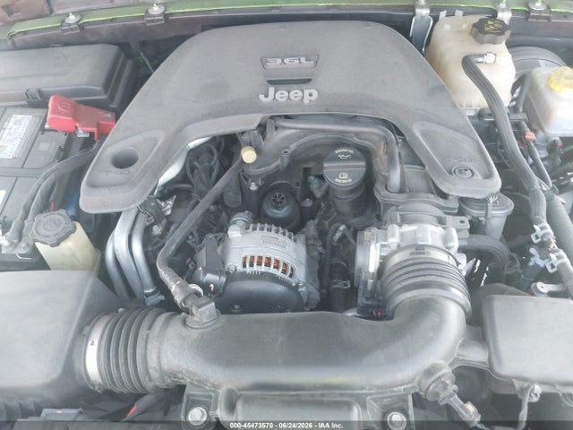 1C4HJXEG6JW251781 Jeep Wrangler Unlimited Sahara 4x4