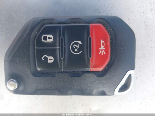 1C4HJXEG6JW251781 Jeep Wrangler Unlimited Sahara 4x4