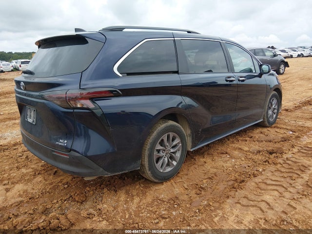 Auction sale of the 2024 Toyota Sienna Xle, vin: 5TDJSKFC3RS119344, lot number: 45473761