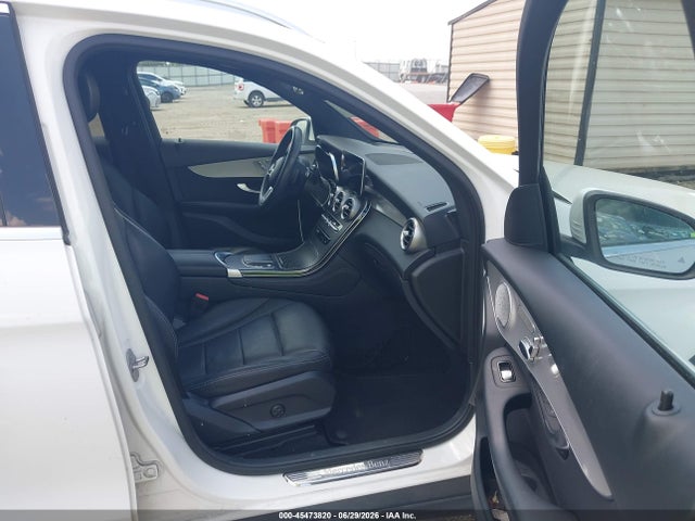 45473820 :رقم المزاد ، WDC0G8DB1LF675065 vin ، 2020 Mercedes-benz Glc 300 مزاد بيع